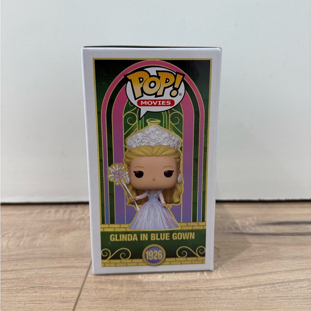 Funko Pop Glinda in Elegant Blue Dress - Picture 3 of 3